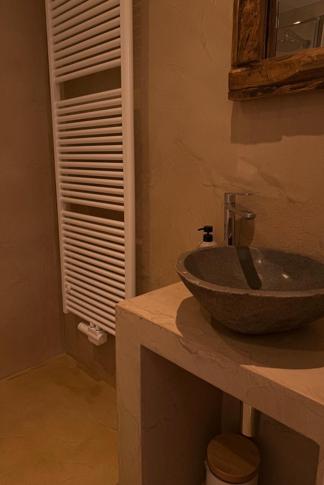 Hotel Giorgi Et Logements Insolites-Jacuzzi Prive Бастонь Экстерьер фото