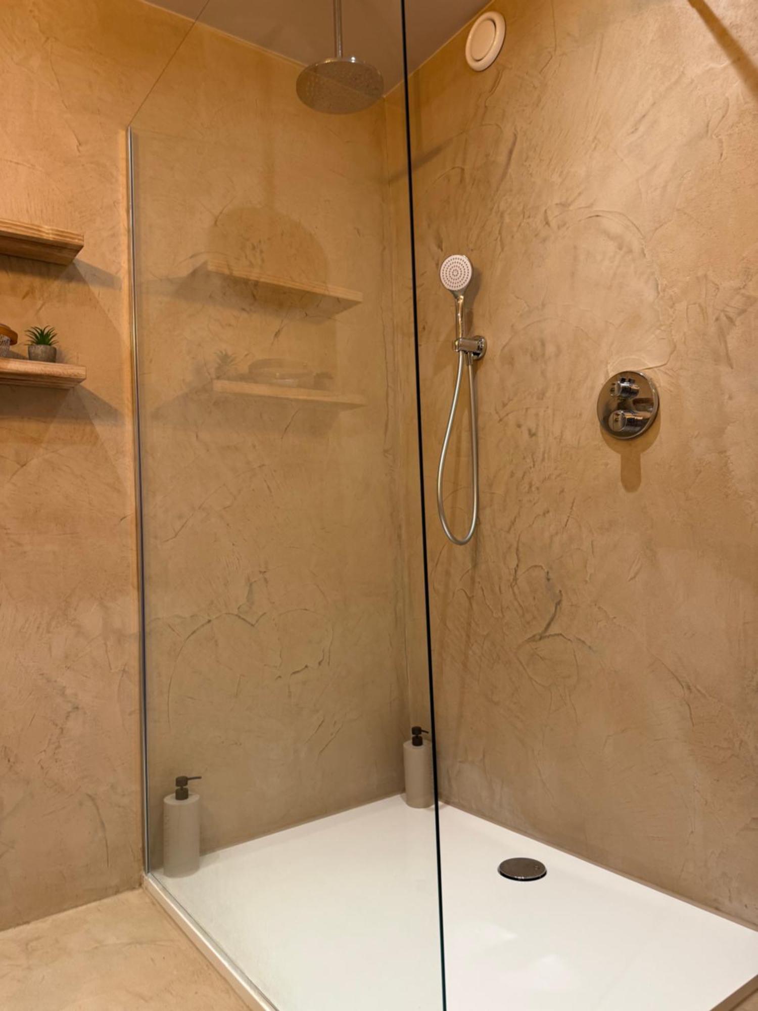 Hotel Giorgi Et Logements Insolites-Jacuzzi Prive Бастонь Экстерьер фото