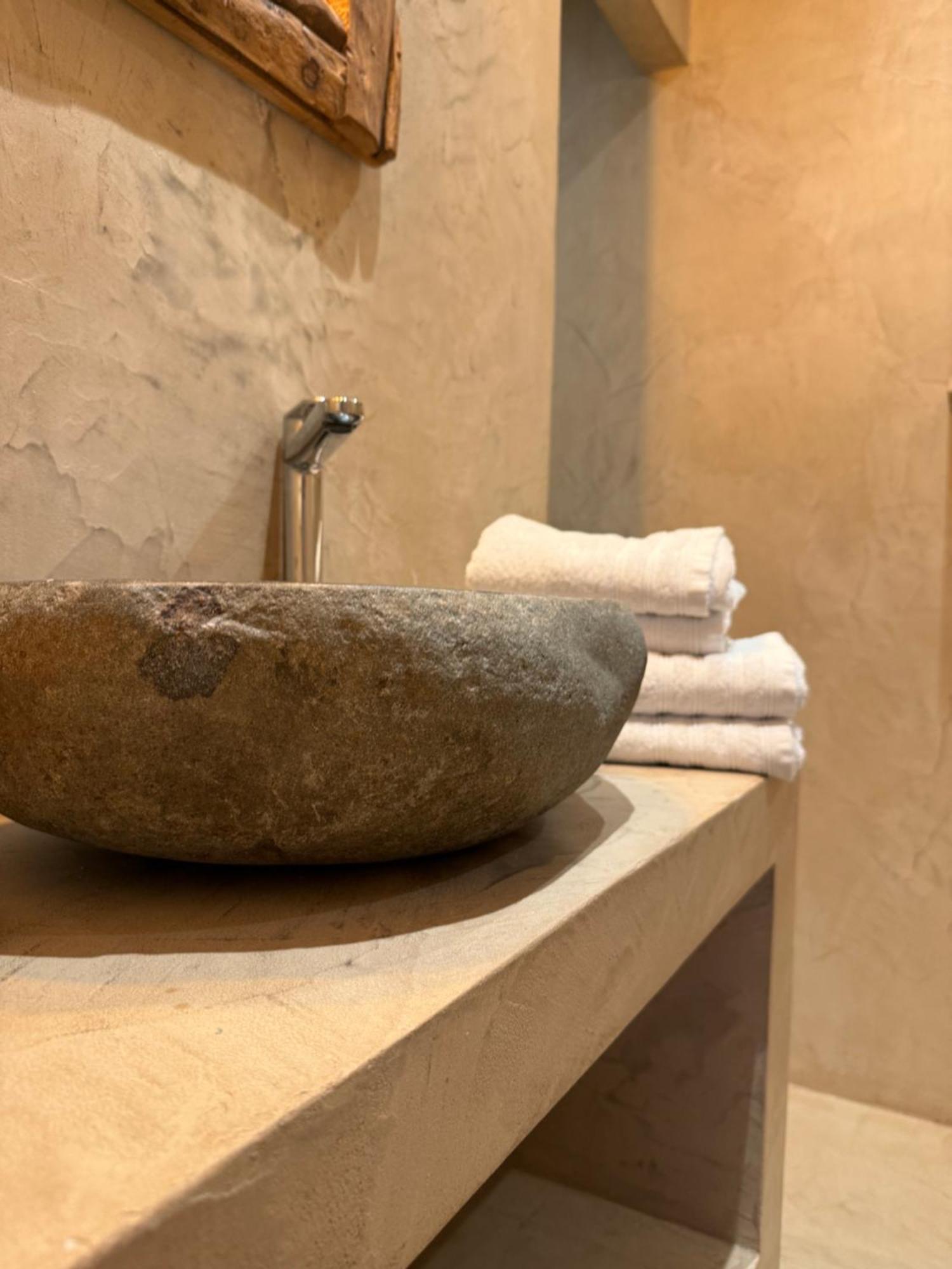 Hotel Giorgi Et Logements Insolites-Jacuzzi Prive Бастонь Экстерьер фото