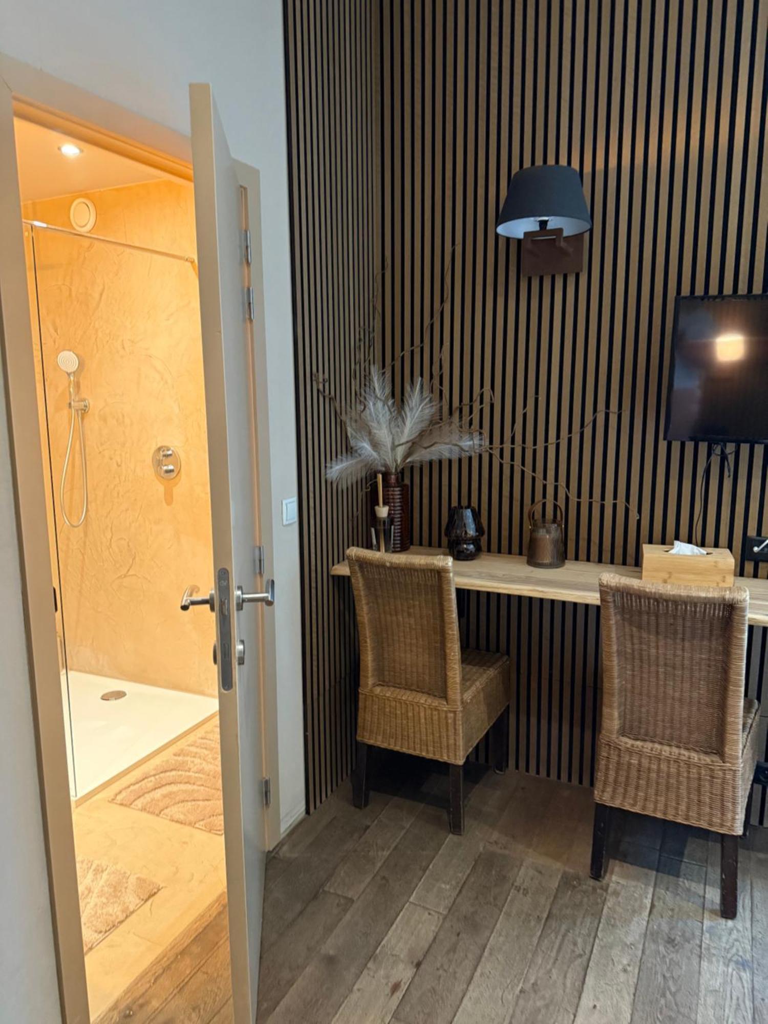 Hotel Giorgi Et Logements Insolites-Jacuzzi Prive Бастонь Экстерьер фото
