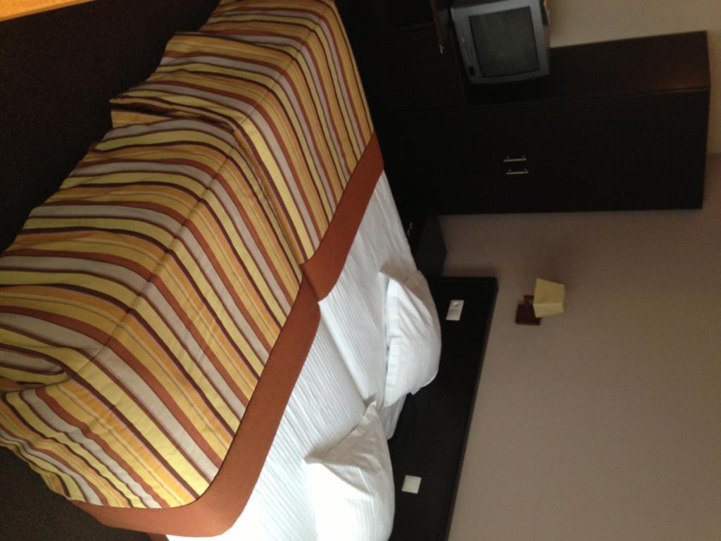 Hotel Giorgi Et Logements Insolites-Jacuzzi Prive Бастонь Номер фото